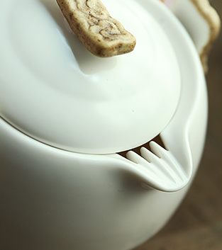 One pot and three cups travel tea set